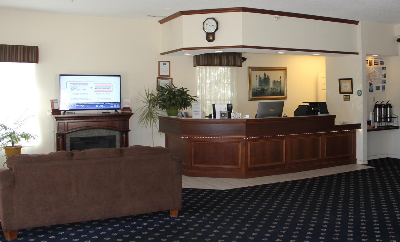 Voyager Inn Сент-Игнас Экстерьер фото