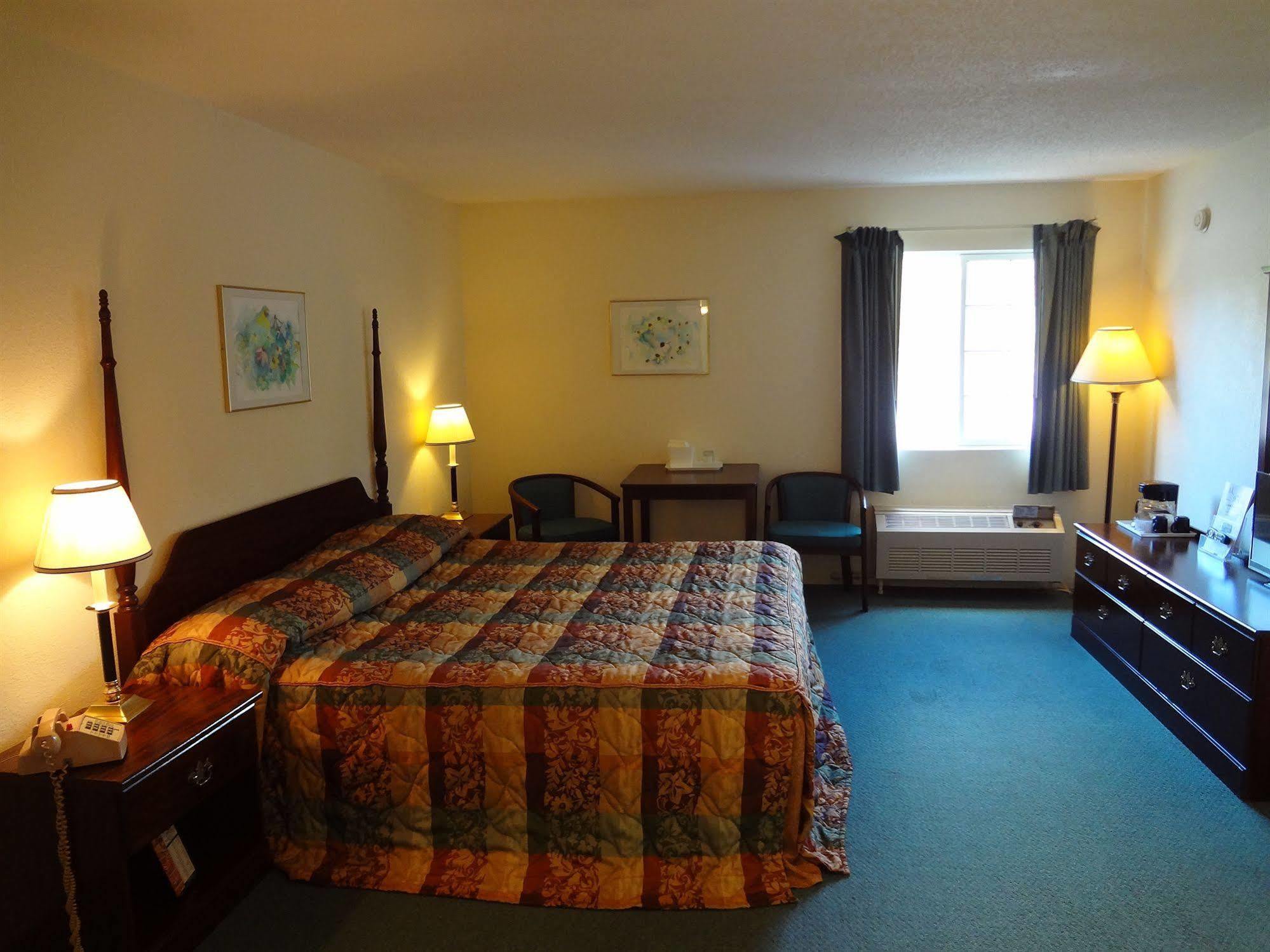 Voyager Inn Сент-Игнас Экстерьер фото
